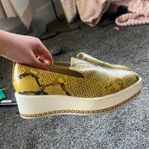 Karl Lagerfeld Brea Platform Yellow Snakeskin Loafer Shoes Size 6 - Picture 4 of 6